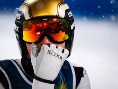 Italija, Predazzo.Zimske olimpijske igre 2026.Smucarski skoki, velika skakalnica, superekipna tekma moskih dvojic.Slovenski skakalec Domen Prevc.