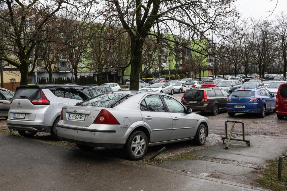Po &Scaron;tepanjskem naselju &scaron;e Fužine: 5 črnih točk parkiranja v ljubljanskih soseskah