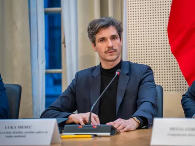 Ljubljana, vlada.Novinarska konferenca po seji Ekonomsko-socialnega sveta.Minister za delo, druzino, socialne zadeve in enake moznosti Luka Mesec.