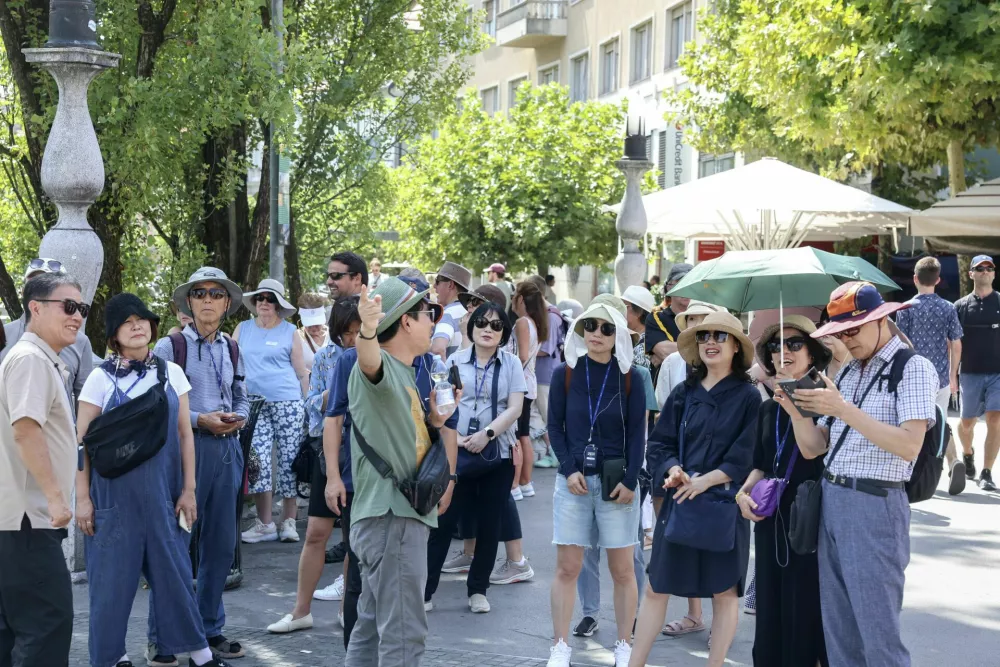 V Ljubljani sku&scaron;ajo turistične tokove preusmeriti iz ožjega mestnega jedra v manj obiskane predele mesta. / Foto: Jaka Gasar