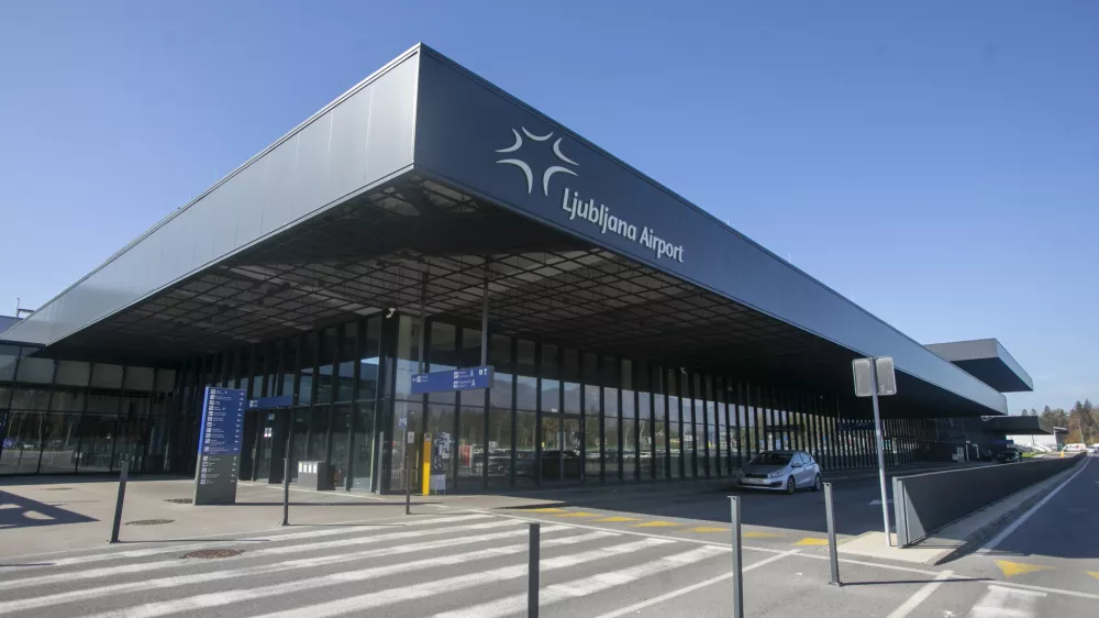 31.10.2024 - Letali&scaron;če Jožeta Pučnika Ljubljana - Fraport Slovenija Upravljavec ljubljanskega letali&scaron;ča.FOTO: LUKA CJUHA