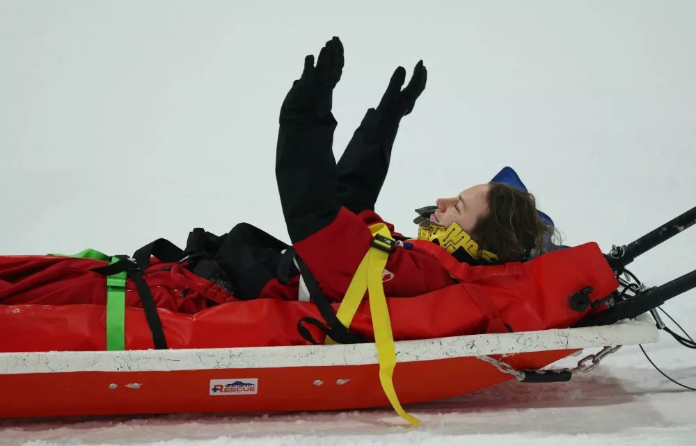 Milano Cortina 2026 Olympics - Freestyle Skiing - Women's Freeski Halfpipe Qualification - Livigno Snow Park, Livigno, Italy - February 19, 2026. Cassie Sharpe of Canada reacts after sustaining an injury during her second run in the Women's Freeski Halfpipe Qualification REUTERS/Hannah Mckay