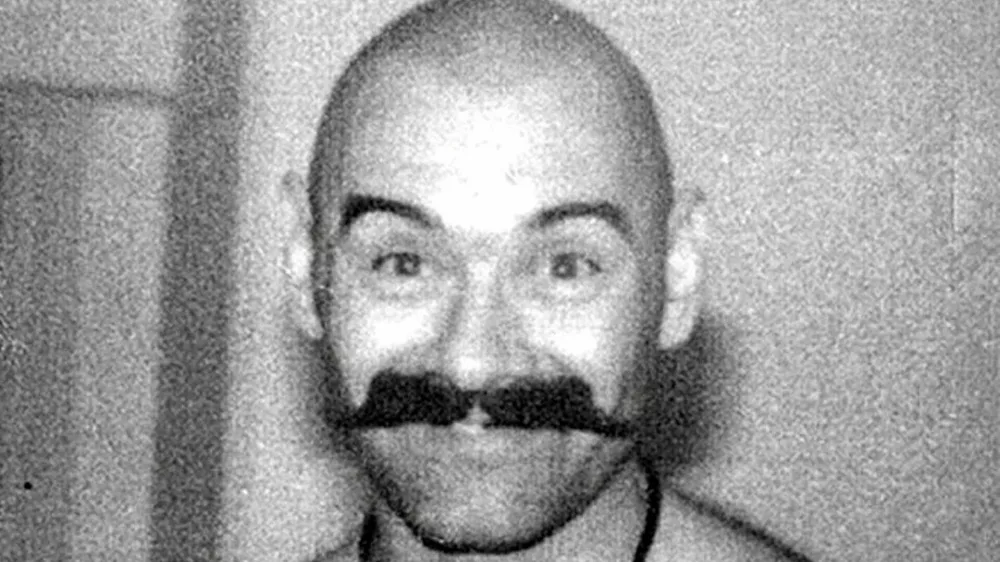 Charles Bronson, zloglasen britanski zapornik, ki je pri starosti 73 let v zaporu preživel kar 52. 