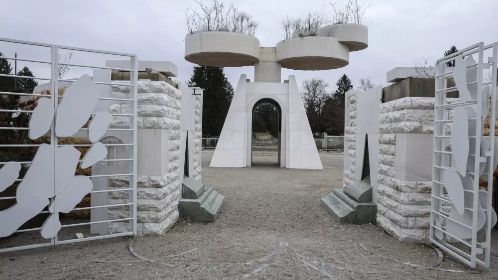 &Scaron;irjenje pokopali&scaron;ča: Novi vhod čaka na uporabno dovoljenje