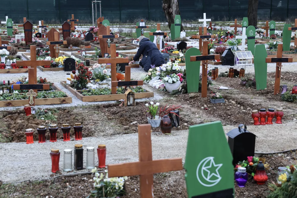 &Scaron;irjenje pokopali&scaron;ča: Novi vhod čaka na uporabno dovoljenje