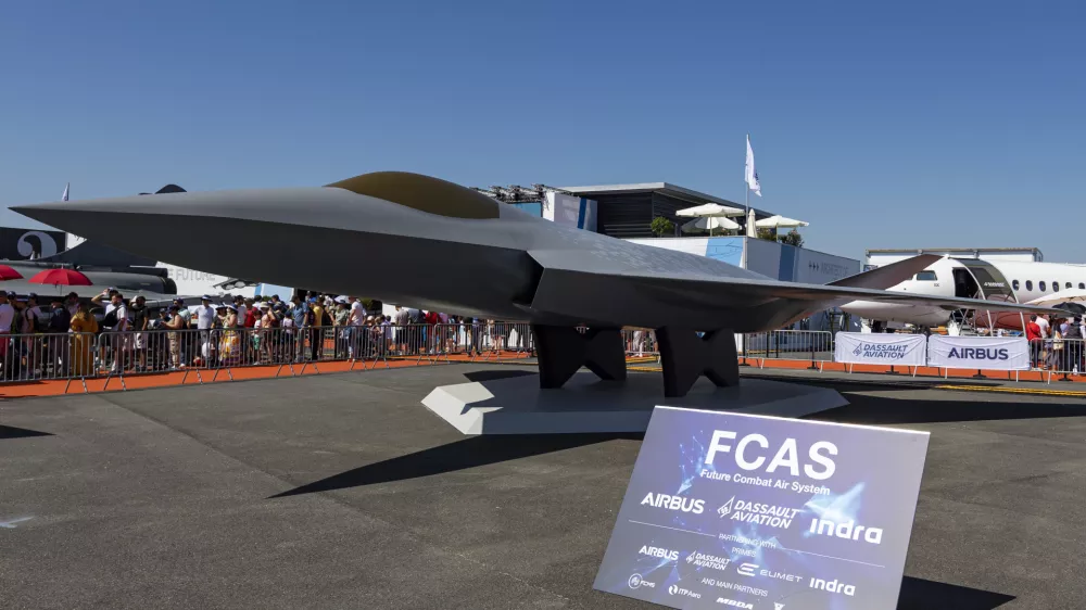 Mock up display at Paris Air Show of the FCAS aircraft, the Future Combat Air System a Next-Generation Weapon System NGWS and a New Generation Fighter NGF planned as a sixth-generation jet fighter in development from Dassault aviation, Airbus and Indra Sistemas in partnership and support of the French, German and Spanish Air Force. Le Bourget Airport, Paris, France on June 2023 (Photo by Nicolas Economou/NurPhoto)NO USE FRANCE