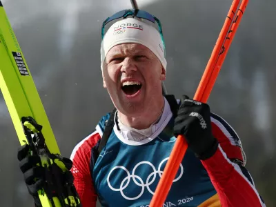 Milano Cortina 2026 Olympics - Biathlon - Men's 15km Mass Start - Anterselva Biathlon Arena, South Tyrol, Italy - February 20, 2026. Johannes Dale-Skjevdal of Norway celebrates after crossing the finish line to win gold medal during the men's 15km mass start. REUTERS/Eloisa Lopez