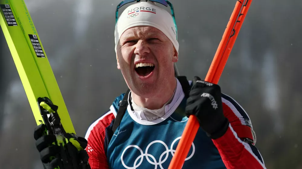 Milano Cortina 2026 Olympics - Biathlon - Men's 15km Mass Start - Anterselva Biathlon Arena, South Tyrol, Italy - February 20, 2026. Johannes Dale-Skjevdal of Norway celebrates after crossing the finish line to win gold medal during the men's 15km mass start. REUTERS/Eloisa Lopez