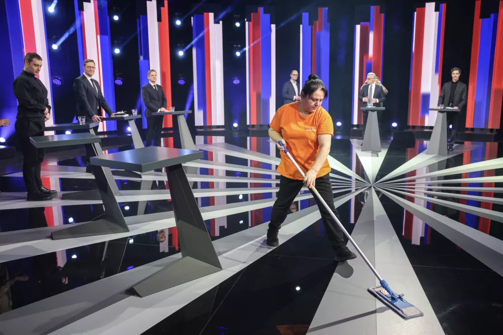 Prvo soočenje brez SDS, burna razprava okoli &Scaron;utarjevega zakona