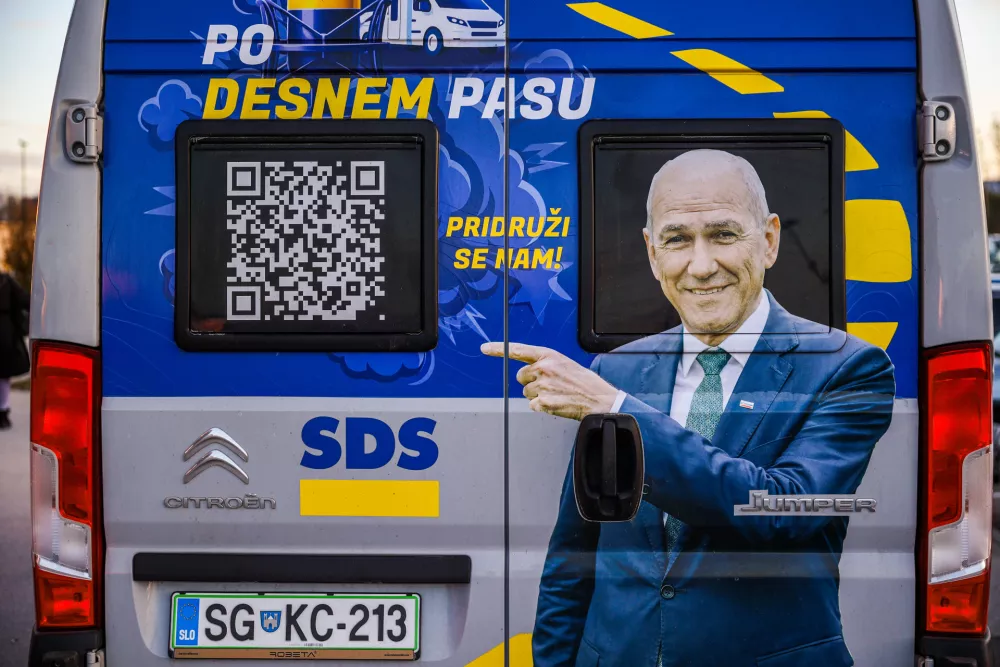 Ljubljana, Odiseja.Predvolilna konvencija SDS, na kateri so kandidati SDS za drzavnozborske volitve predstavili program Za Slovenijo, ob 37. obletnici ustanovitve obeh predhodnic SDS (SDZ in SDSS) pa bodo podelili tudi najvisje priznanje stranke, diamantni znak SDS.