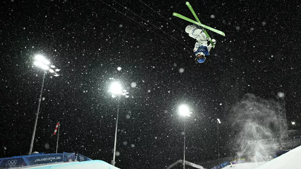 Milano Cortina 2026 Olympics - Freestyle Skiing - Women's Freeski Halfpipe Qualification - Livigno Snow Park, Livigno, Italy - February 19, 2026. Eileen Gu Ailing of China in action during practice REUTERS/Dylan Martinez   TPX IMAGES OF THE DAY