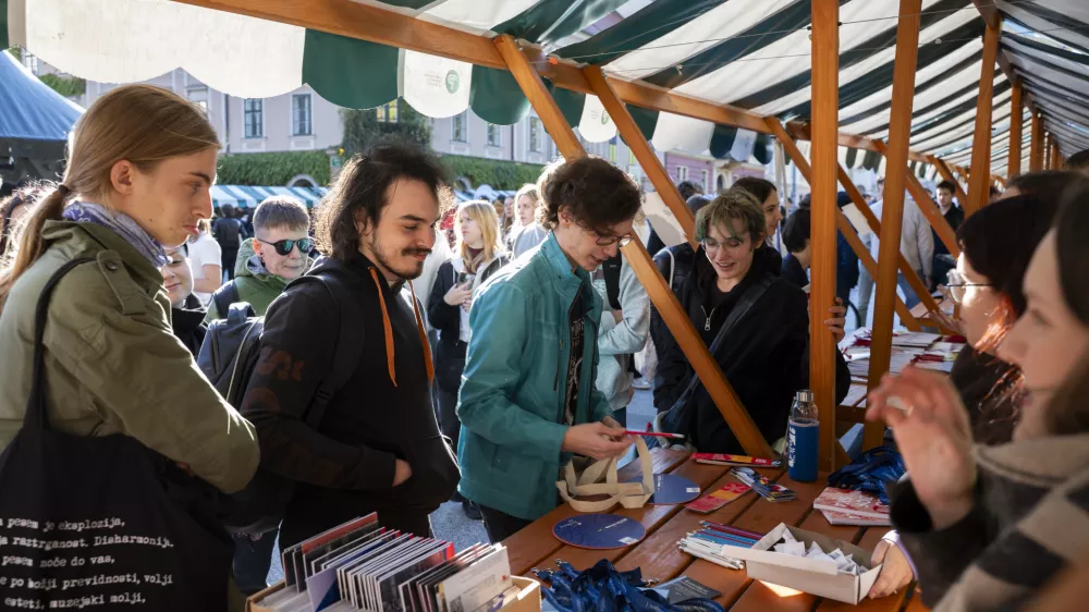 V javnem &scaron;tudentskem domu le vsak osmi &scaron;tudent