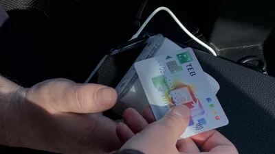 Brnik.Novinarska konferenca Druzbe za upravljanje javnega potniskega prometa, na kateri so predstavili uvedbo bancnega brezsticnega placevanja v medkrajevnem javnem potniskem prometu.Foto: STA