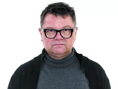 Miha &Scaron;tamcar- Redakcija Dnevnik 2024 - portreti za komentarje in kolumne - kolumnisti - komentatorji &ndash; novinarji - portret //FOTO: Luka Cjuha