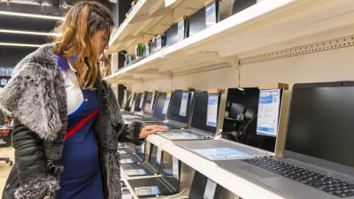 Ker Merkur vlada tehnologiji in prevoznim sredstvom, nakup novega računalnika, pametnega telefona ali avtomobila raje prestavite.&nbsp;/ Foto: Getty Images