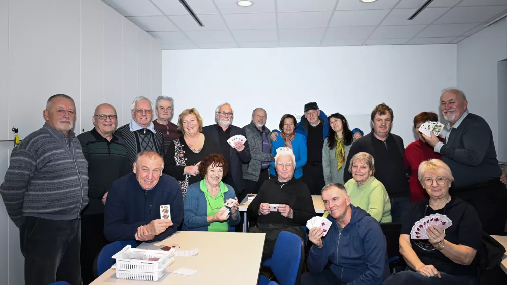 Četrtki so rezervirani za tarok: Združuje jih ena najstarej&scaron;ih miselnih iger