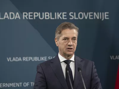 Ljubljana, Vlada.Izjava predsednika vlade Roberta Goloba o aktualnem zunanjepoliticnem dogajanju.Predsednik vlade Robert Golob.