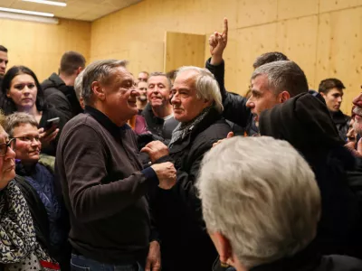 - Zoran Janković, Župan Mestne Občine Ljubljana.- Odvetnica iz pisarne Zaletel,- 29.01.2026. - Terenski sestanek Župana MOL s prebivalci &Scaron;tepanjskega naselja zaradi spremenjenega režima parkiranja v naselju.&Scaron;tepanjsko naselje, parkiranje, pomanjkanje parkiri&scaron;č.//FOTO: Bojan Velikonja