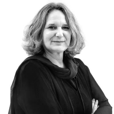 Mateja A Hrastar- Redakcija Dnevnik 2024 - portreti za komentarje in kolumne - kolumnisti - komentatorji &ndash; novinarji - portret //FOTO: Luka Cjuha