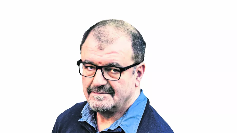 Ahmed Burić, kolumnist Dnevnika------COLORPSAV PERMANENT PROSIM !!!