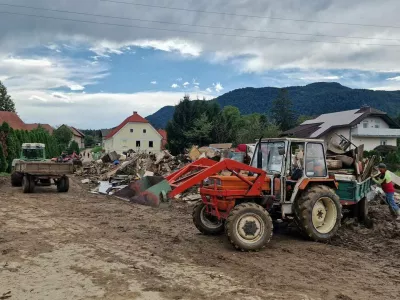 Razdejanje v občini Braslovče je bilo veliko, poplavljenih je bilo kar 250 objektov, od tega 150 vikendov in hi&scaron; v Letu&scaron;ki gmajni. Foto Tomaž Žohar