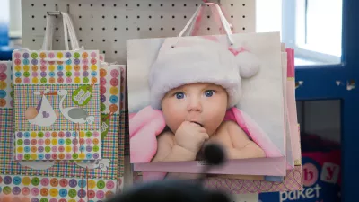 - simbolična fotografija - rojstvo - dojenček - otrok- 06.12.2017 – Porodnišnica v Ljubljani – odprtje obnovljene porodne sobe št. 7 za tvegane porode - //FOTO: Matjaž Rušt / Foto: Matjaž Rušt