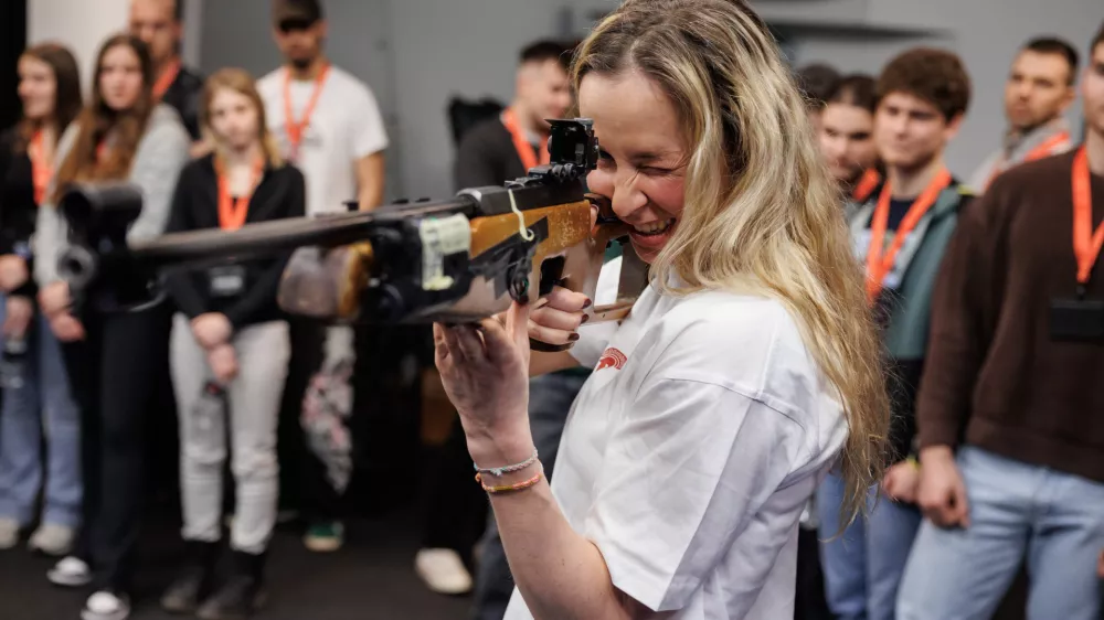 Ljubljana, Guardiaris.Dogodek Train the Brain s smucarsko tekacico in biatlonko Anamarijo Lampic, na katerem so povezali sport, znanost in tehnologijo.