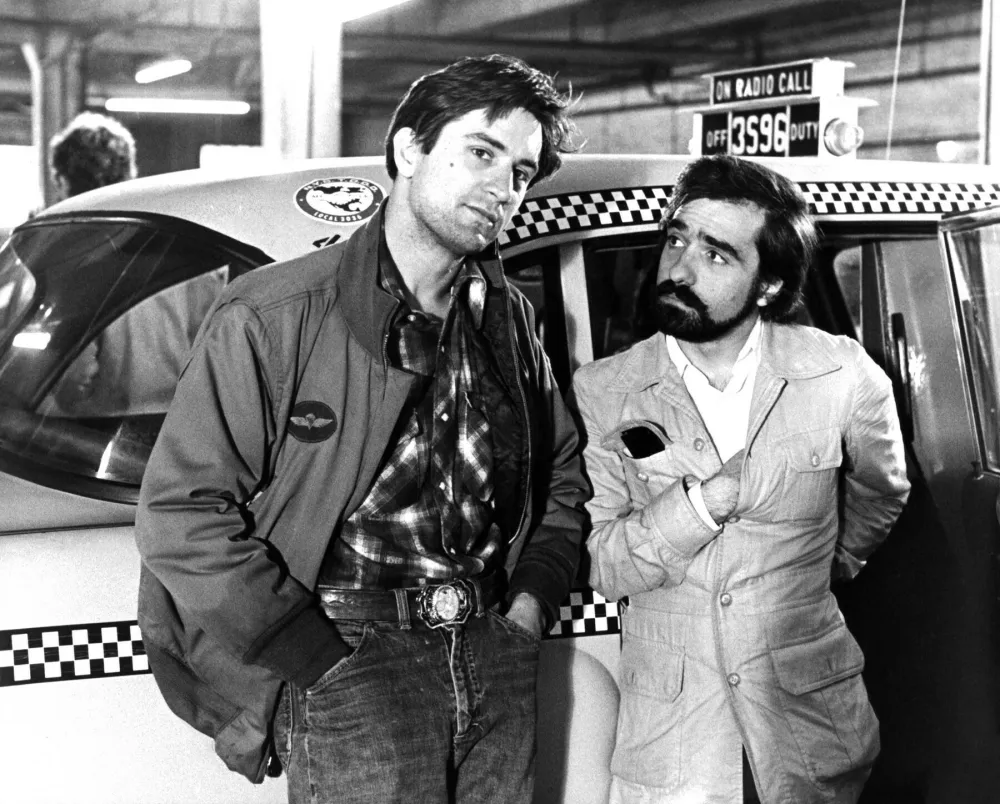 TAXI DRIVER1976de Martin ScorseseRobert De NiroMartin Scorsese sur le tournageCOLLECTION CHRISTOPHEL &copy; Columbia Pictures - Bill-Phillips - Italo-Judeo Productionson set; tournage,Image: 857101362, License: Rights-managed, Restrictions: Restricted to editorial use related to the film or the individuals involved (producers, directors, authors, actors, etc.)The rights of publicity of any person depicted in the photos are not grantedMandatory credit of the film company and photographer, Model Release: no / Foto: Columbia Pictures - Bill-phillips - Italo-judeo Productions Via Profimedia