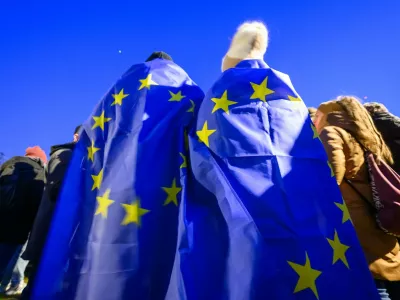 Na sn&iacute;mke demon&scaron;tranti počas protivl&aacute;dneho zhromaždenia Slovensko je Eur&oacute;pa na N&aacute;mest&iacute; Slobody v Bratislave 24. janu&aacute;ra 2025. Vo viacer&yacute;ch mest&aacute;ch Slovenska sa v piatok večer konaj&uacute; protesty, ktor&yacute;m cieľom je zd&ocirc;razniť, že Slovensko patr&iacute; do Eur&oacute;pskej &uacute;nie a Severoatlantickej aliancie. TASR o tom informovala Katar&iacute;na C&iacute;bikov&aacute; z iniciat&iacute;vy Mier Ukrajine.,Image: 957297297, License: Rights-managed, Restrictions: Image must be credited: TASR / Profimedia, Model Release: no