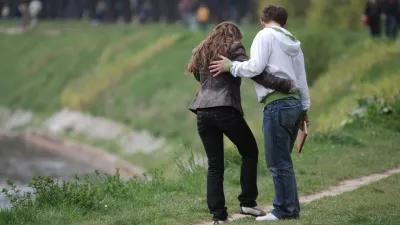 LJUBEZEN ROMANCA PARI