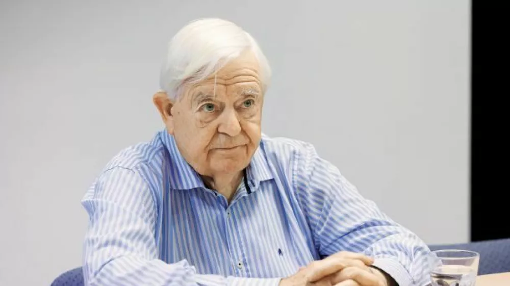 Portret, Milan Kučan