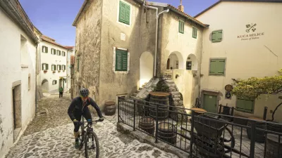 Photo by Petar Kurschner