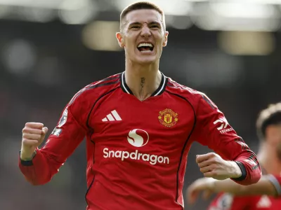 Soccer Football - Premier League - Manchester United v Crystal Palace - Old Trafford, Manchester, Britain - March 1, 2026 Manchester United's Benjamin Sesko celebrates scoring their second goal Action Images via Reuters/Jason Cairnduff EDITORIAL USE ONLY. NO USE WITH UNAUTHORIZED AUDIO, VIDEO, DATA, FIXTURE LISTS, CLUB/LEAGUE LOGOS OR 'LIVE' SERVICES. ONLINE IN-MATCH USE LIMITED TO 120 IMAGES, NO VIDEO EMULATION. NO USE IN BETTING, GAMES OR SINGLE CLUB/LEAGUE/PLAYER PUBLICATIONS. PLEASE CONTACT YOUR ACCOUNT REPRESENTATIVE FOR FURTHER DETAILS..