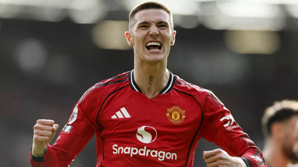 Soccer Football - Premier League - Manchester United v Crystal Palace - Old Trafford, Manchester, Britain - March 1, 2026 Manchester United's Benjamin Sesko celebrates scoring their second goal Action Images via Reuters/Jason Cairnduff EDITORIAL USE ONLY. NO USE WITH UNAUTHORIZED AUDIO, VIDEO, DATA, FIXTURE LISTS, CLUB/LEAGUE LOGOS OR 'LIVE' SERVICES. ONLINE IN-MATCH USE LIMITED TO 120 IMAGES, NO VIDEO EMULATION. NO USE IN BETTING, GAMES OR SINGLE CLUB/LEAGUE/PLAYER PUBLICATIONS. PLEASE CONTACT YOUR ACCOUNT REPRESENTATIVE FOR FURTHER DETAILS..
