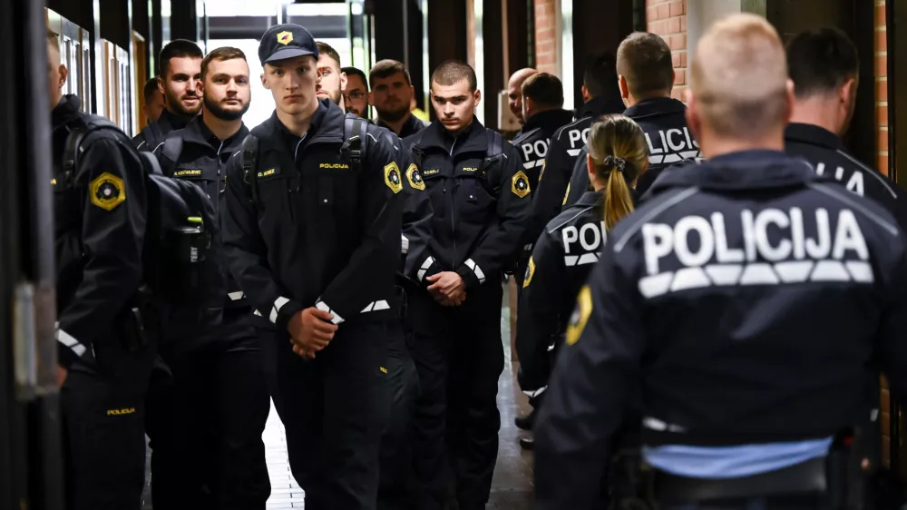 Policija, simbolična fotografija.- 3.04.2024 &ndash; Podelitev medalj policije za hrabrost in požrtvovalnost. Policijska akademija, Tacen. //FOTO: Nik Erik Neubauer