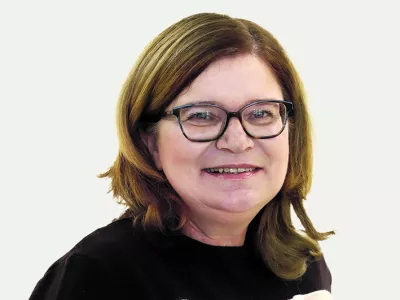 Meta Černoga- Redakcija Dnevnik 2024 - portreti za komentarje in kolumne - kolumnisti - komentatorji &ndash; novinarji - portret //FOTO: Luka Cjuha