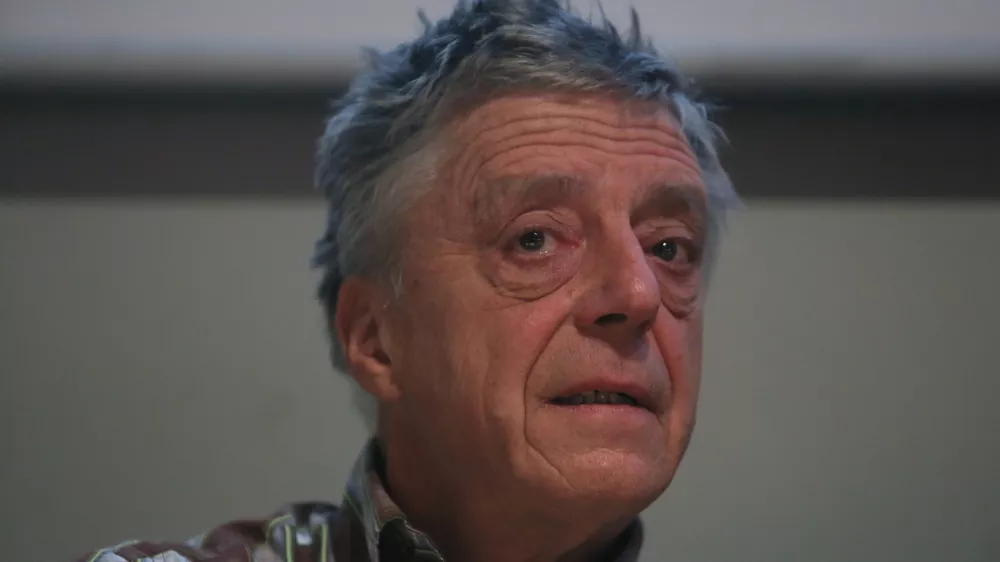 avtor in režiser predstave ATL 220 Andrej Rozman - Roza- 06.10.2015 - Simpozij 220 let po Linhartu: razcvet ali zaton slovenskega jezika?, - razpravo organizirali v letu 220. obletnice smrti Antona Tomaža Linharta in v povezavi s predstavo ATL 220, premierno uprizorjene 19. oktobra v Cankarjevem domu - ///FOTO: Jaka Gasar