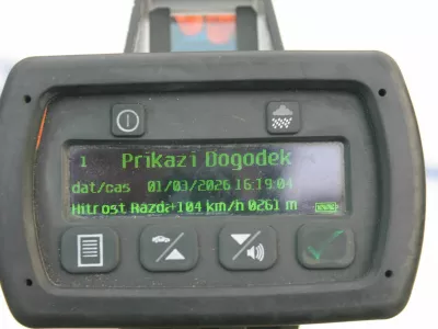 Motorist je v naselju v Kočevju vozil s hitrostjo 104 kilometre na uro. 