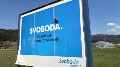 Obešen golob na plakatu Gibanja Svoboda.
