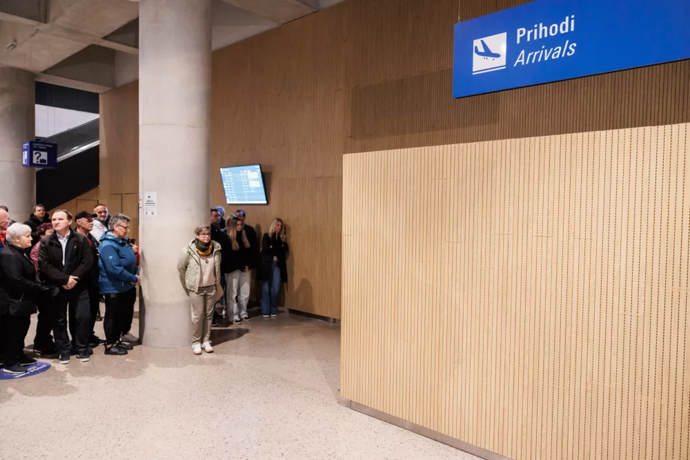 Brnik, Letalisce Jozeta Pucnika.Prihod prvih Slovencev z Bliznjega vzhoda v domovino.