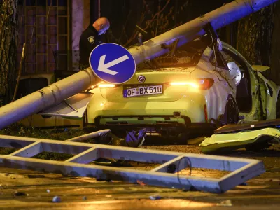 04.03.2026., Zagreb - Prometna nesreca u Dubravi s vise ozlijedjenih osoba. Vozac BMW-a stranih registracijskih oznaka izgubio je nadzor nad vozilom i udario u stup semafora koji se od siline udarca srusio. Automobil se zaustavio tek nakon sto je udario u drvo. Policijski ocevid je u tijeku. Photo: Emica Elvedji/PIXSELL