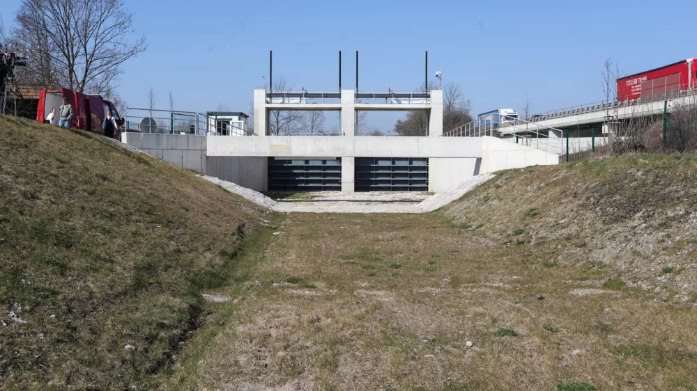 05.03.2026. Nova protipoplavna zapornica Mali Graben. Foto: Bojan Velikonj