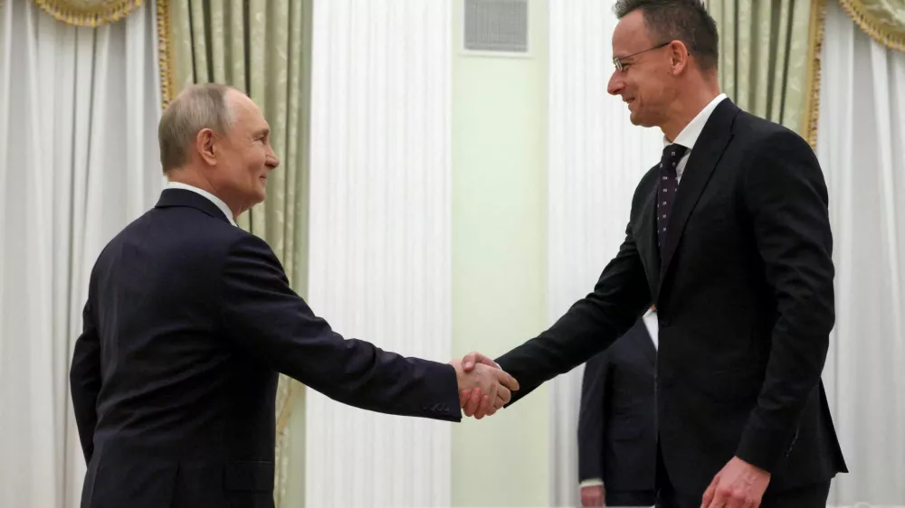 Russian President Vladimir Putin shakes hands with Hungarian Foreign Minister Peter Szijjarto during a meeting in Moscow, Russia, March 4, 2026. Sputnik/Mikhail Metzel/Pool via REUTERS ATTENTION EDITORS - THIS IMAGE WAS PROVIDED BY A THIRD PARTY.