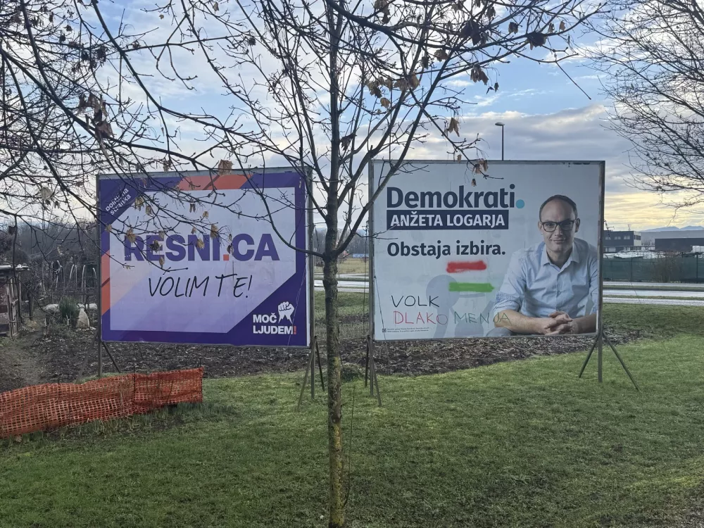 Po&scaron;kodovani plakati stranke Demokrati Anžeta Logarja. 5. marec 2026Avtor: Demokrati Anžeta Logarja