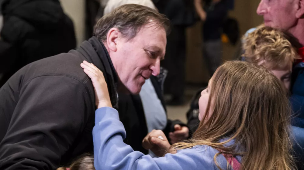 04.03.2026 Vrnitev prvih slovenskih potnikov iz Dubaja in Bližnjega vzhoda - evakuacija potnikov na letali&scaron;ču BrnikFoto: Nik Erik Neubauer