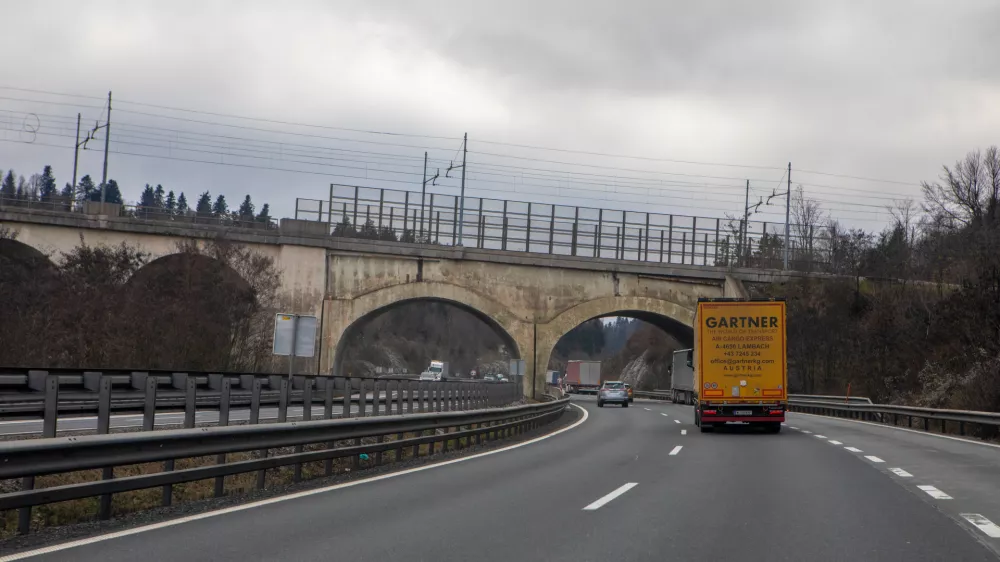 - primorska avtocesta - avtocestni odsek Vrhnika &ndash; Postojna&nbsp;- 07.12.2022 - 50. obletnica prvega avtocestnega odseka Vrhnika&ndash;Postojna v Sloveniji in tudi v takratni Jugoslaviji - gradnja se je začela 22. maja 19, uradno odprtje je bilo 29.decembra 1972&nbsp;//FOTO: Luka Cjuha