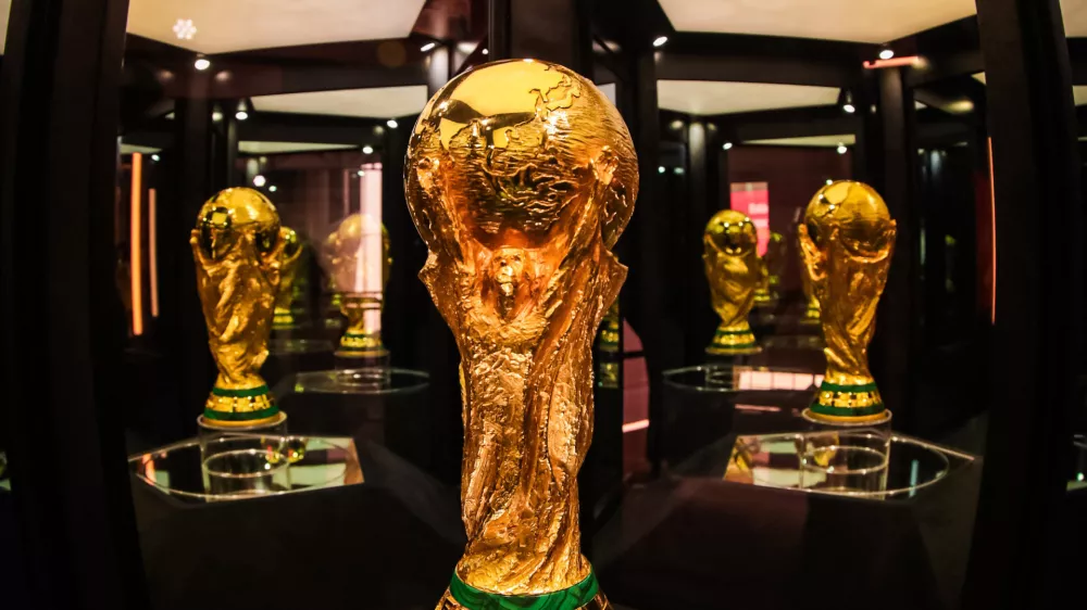 Pokal, ki je razstavljen na stadionu v Monterreyu v Mehiki. Slika je nastala v sobot. / Foto: Profimedia