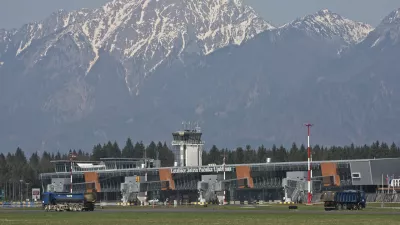 - Aerodrom Ljubljana - Letališče Jožeta Pučnika Brnik - začasno zaprtje vzletno-pristajalne steze ljubljanskega letališča zaradi obnove//FOTO: Jaka Adamič 