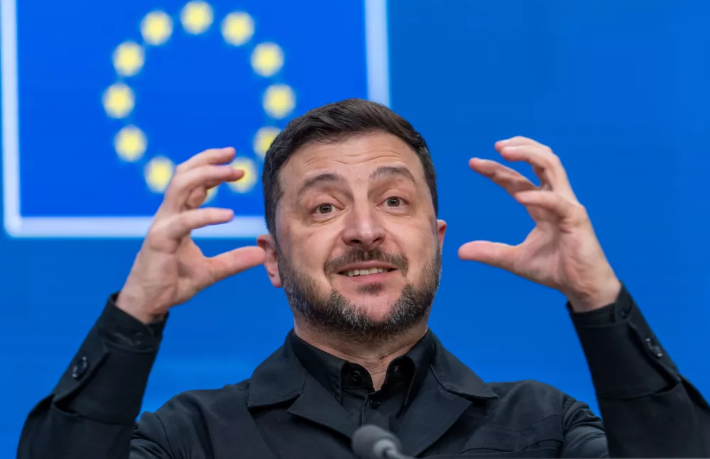 18 December 2025, Belgium, Brussels: Volodymyr Zelensky, President of Ukraine, speaks after the first working session at the EU summit. The main topic is the question of whether assets of the Russian central bank frozen in the EU can be used to support Ukraine in future. Photo: Michael Kappeler/dpa