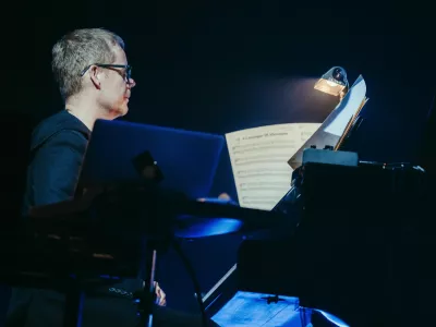 Glasbeni komentar družbene realnosti